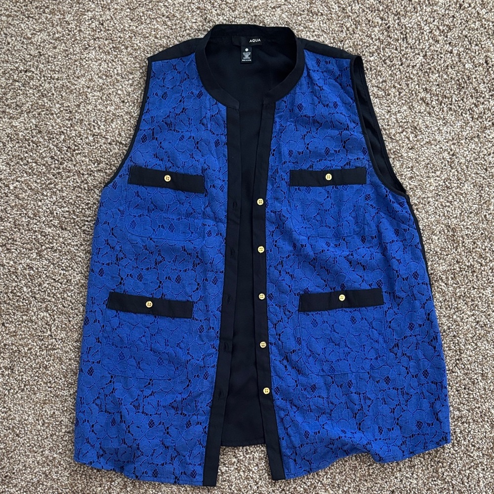 Women’s blue and black top